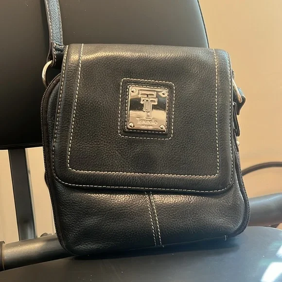 Tignanello cross body purse black leather - Picture 2 of 16